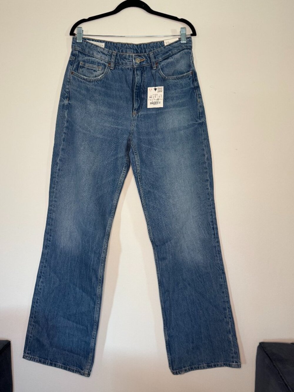 NWT Zara Mid-Rise Wide leg jeans, size 10/42, medium wash